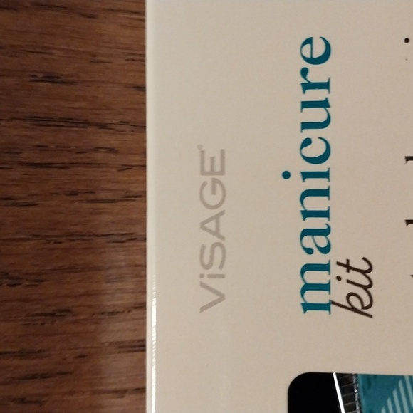 VISAGE 5 PIECE MANICURE SET AND CASE - Picture 3 of 7